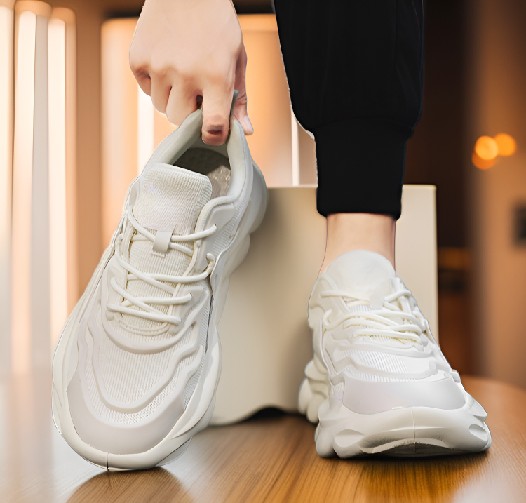 트렌디한 남성 스포츠화 전체 샷