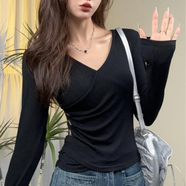 デザイン感のあるスリムVネック長袖トップス