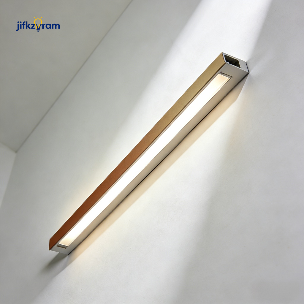 Lámpara de techo principal instalada en salón moderno