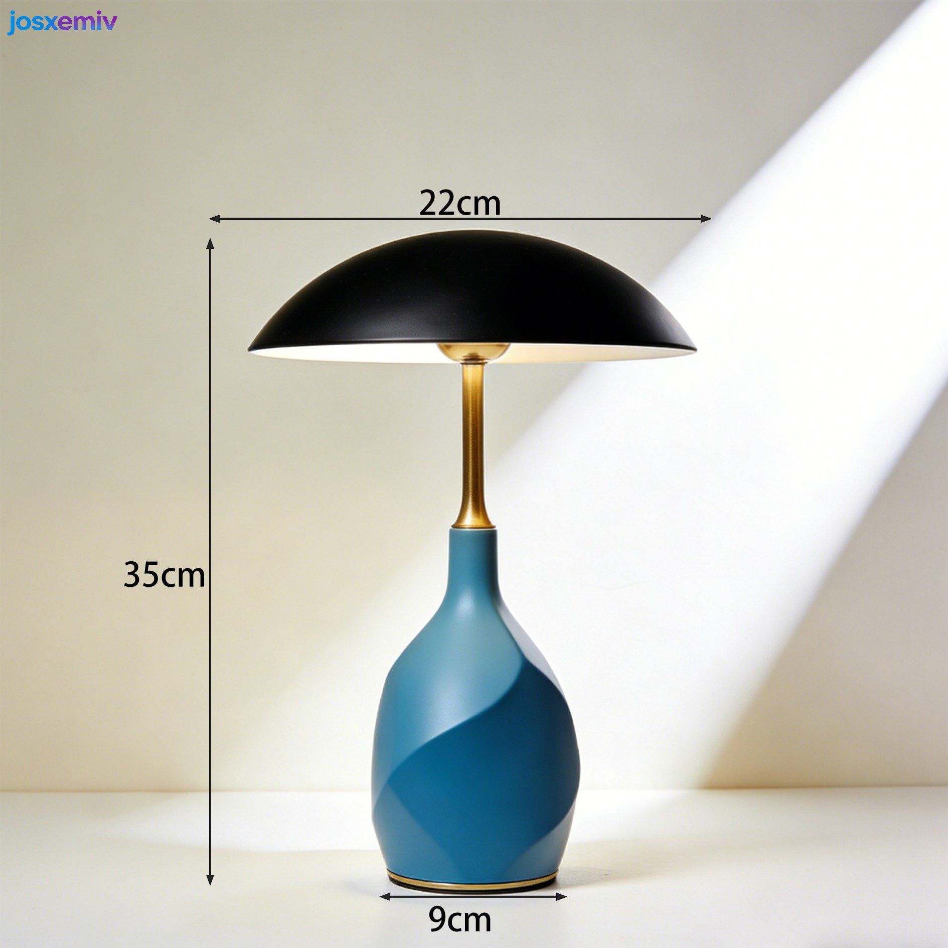 Portable desktop lamp for reading and studying