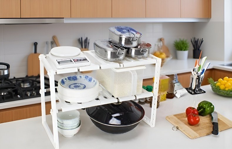 공간 효율적인 주방 선반 사용 예시