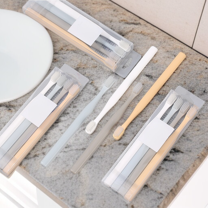 머리가 작고 부드러운 칫솔모를 가진 칫솔