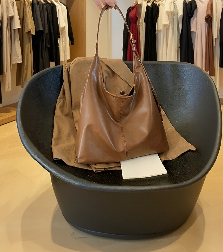 고급스러운 대용량 겨드랑이 캐주얼백 전체 이미지