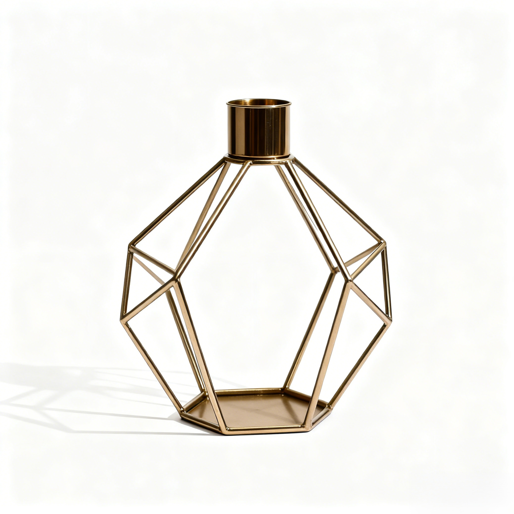 งานศิลปะตกแต่งโต๊ะทำจากโลหะ