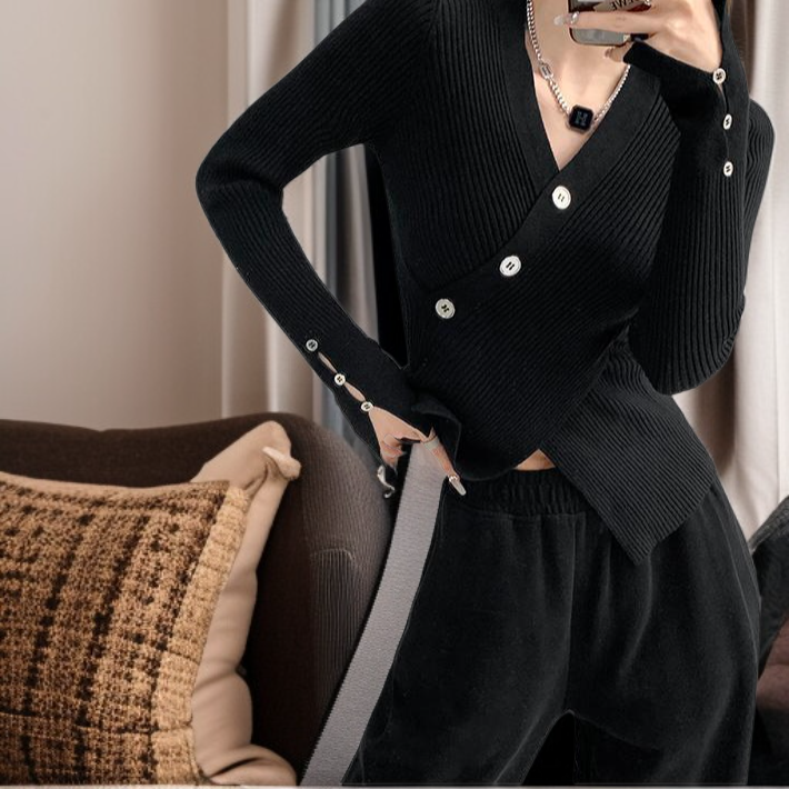 세련된 브이넥 디자인 여성 니트