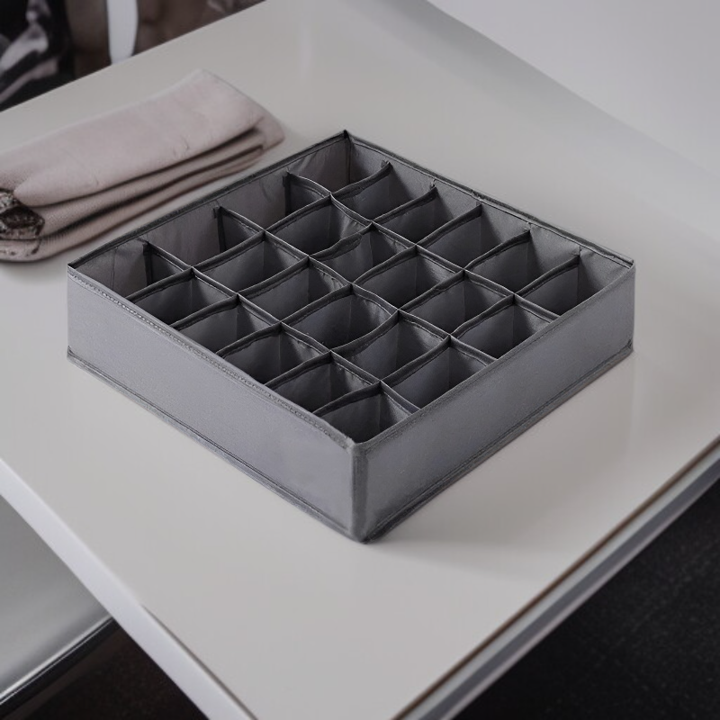 クローゼットに並べた収納ボックス