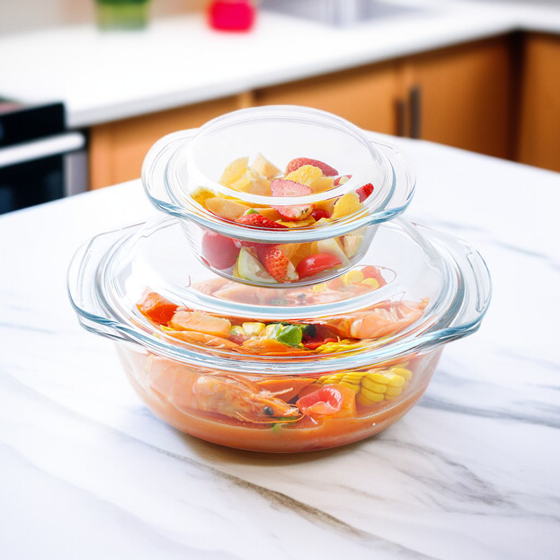 透明なガラスのボウル