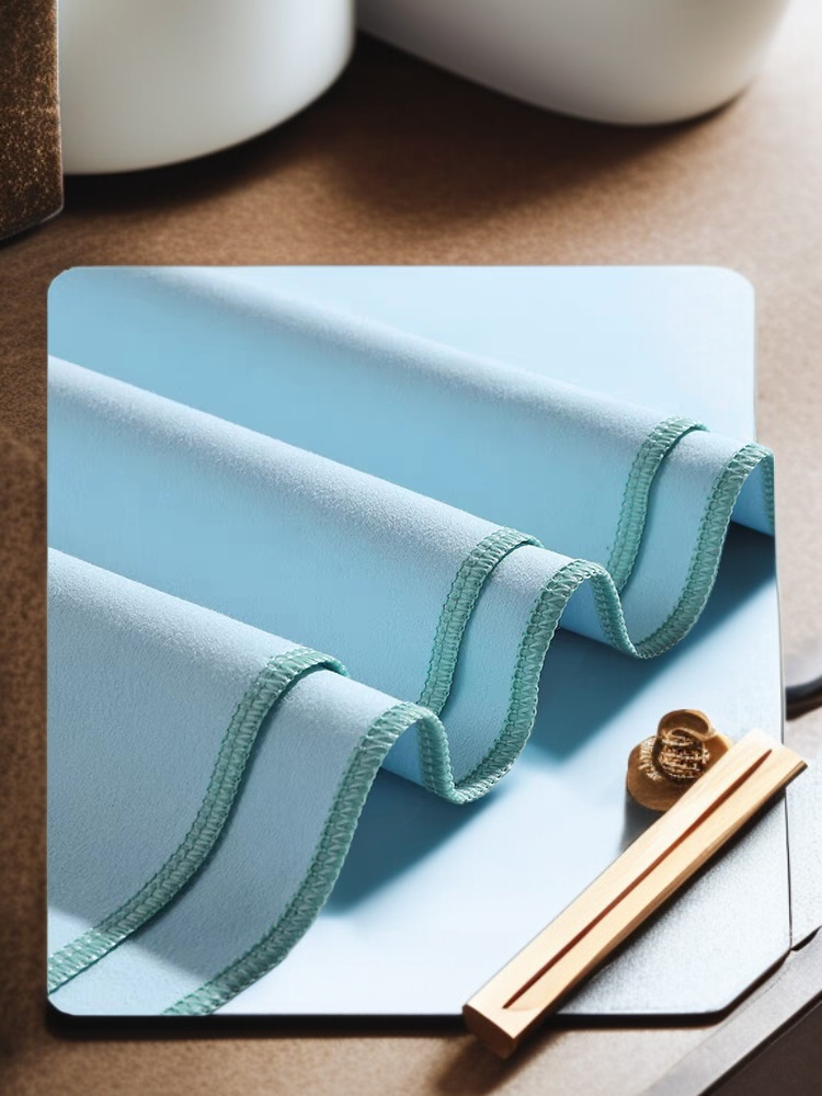 Quick-drying bath towels, lint-free for swimming, new beachwear style for men and women.