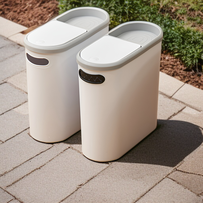 Push-type covered garbage bin for household use