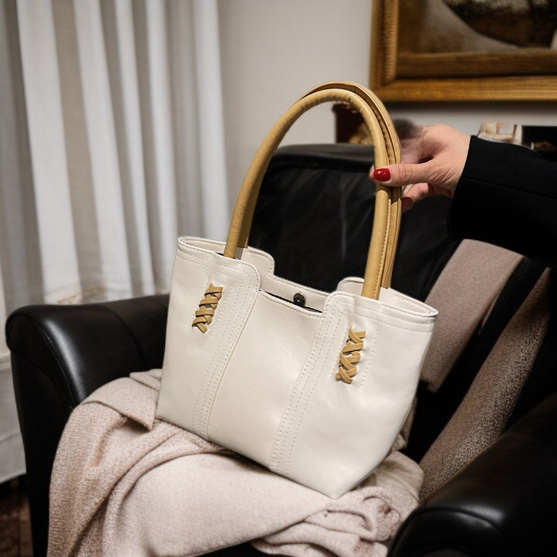 حقيبة نسائية بتصميم عملي وسعة كبيرة