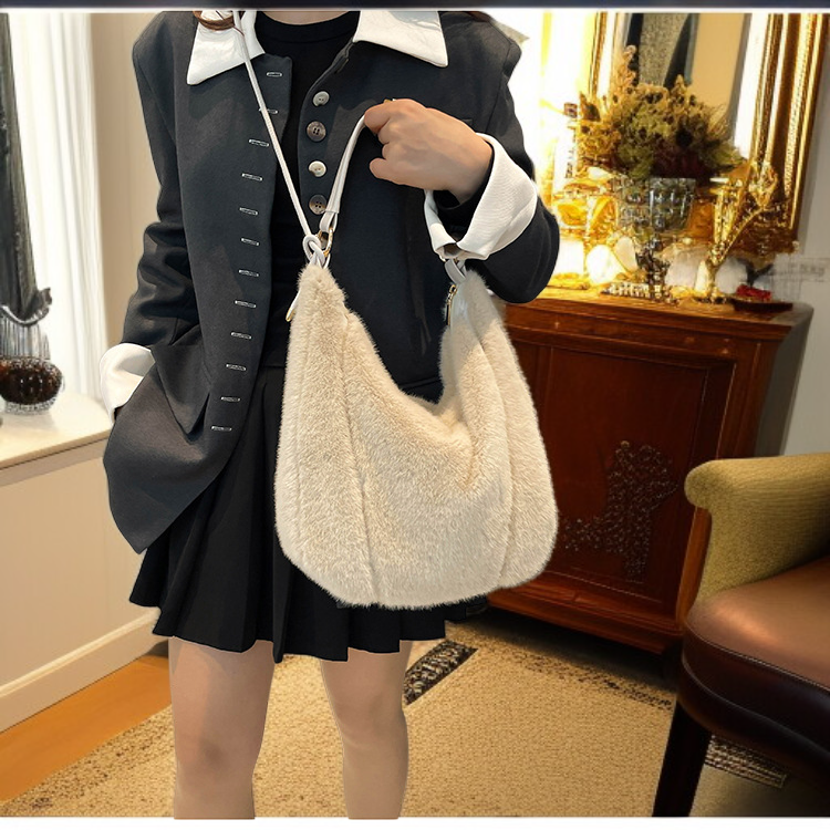 مجموعة حقائب خريف وشتاء بألوان موضة