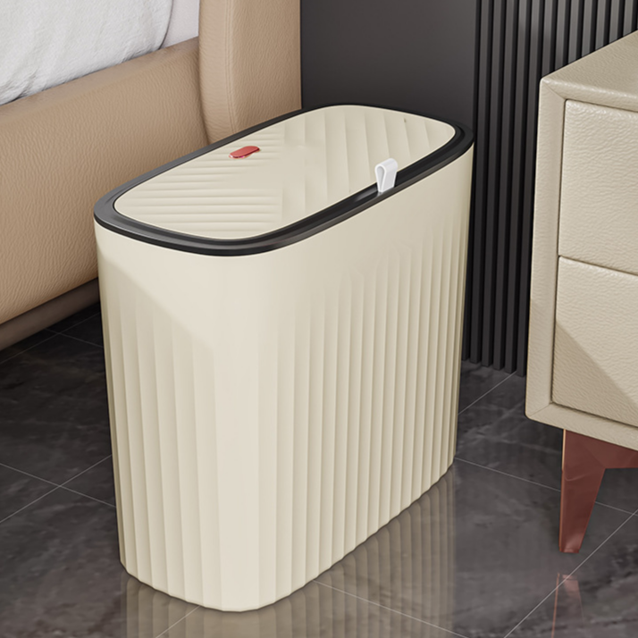 Thùng rác gia dụng dung tích lớn, kiểu dáng đẹp, có nắp đậy.