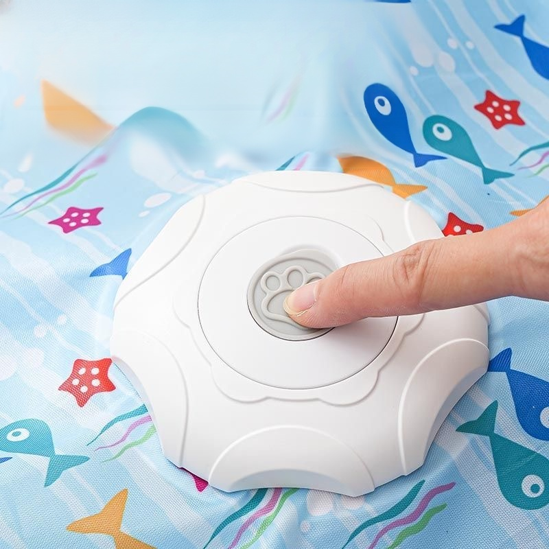 Self-entertaining cat chaser