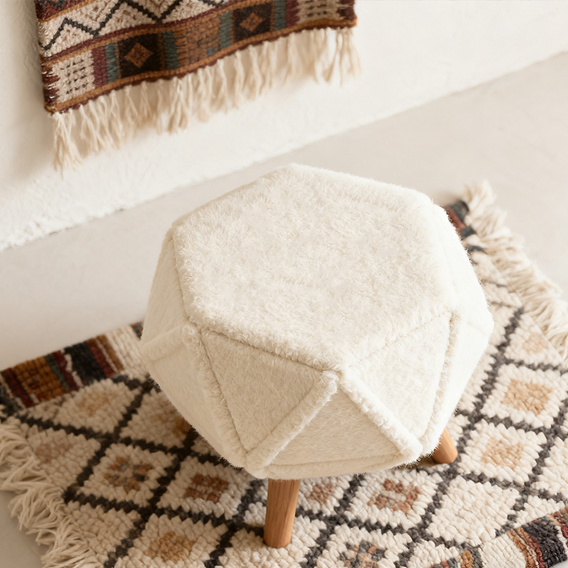 고급스러운 플러시 소재의 원형 스툴