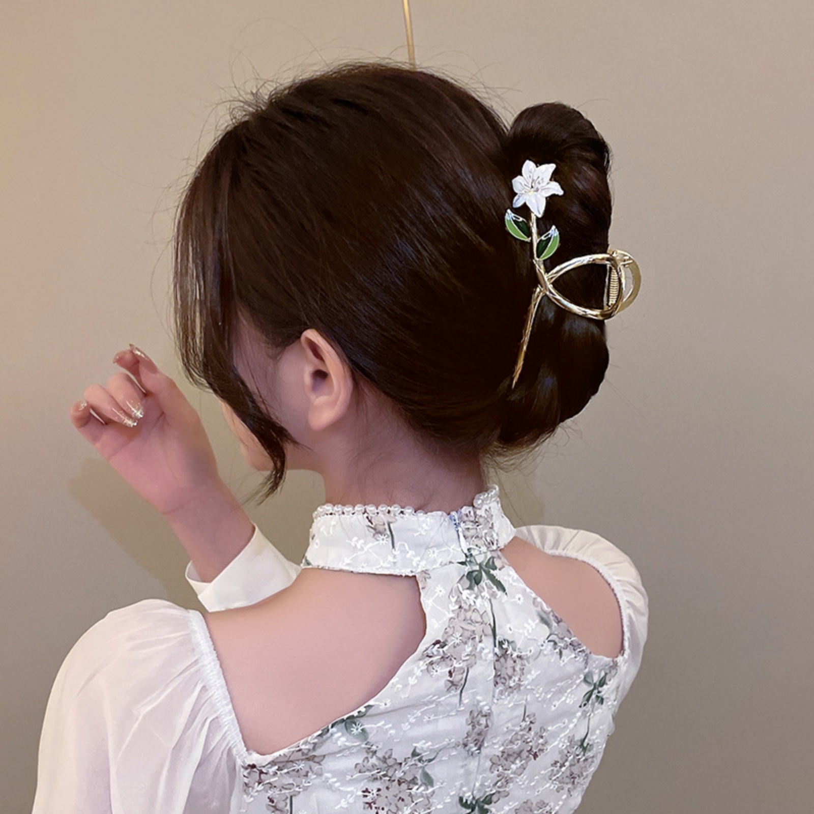 Elegant Vintage Lily Flower Hair Claw
