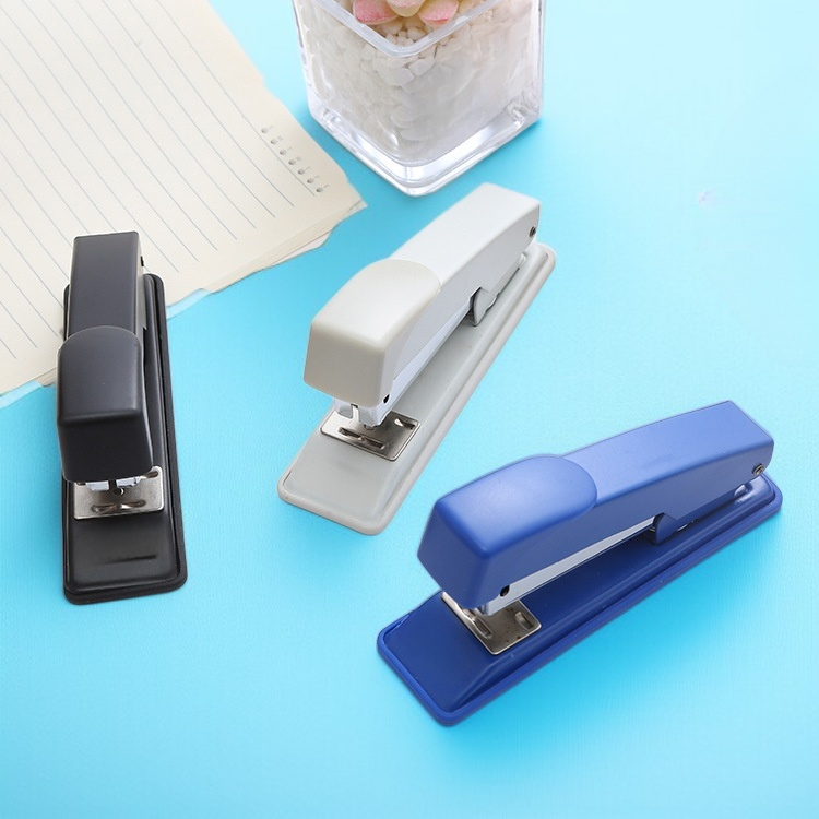 Metallheftgerät für Studentenschreibwaren
