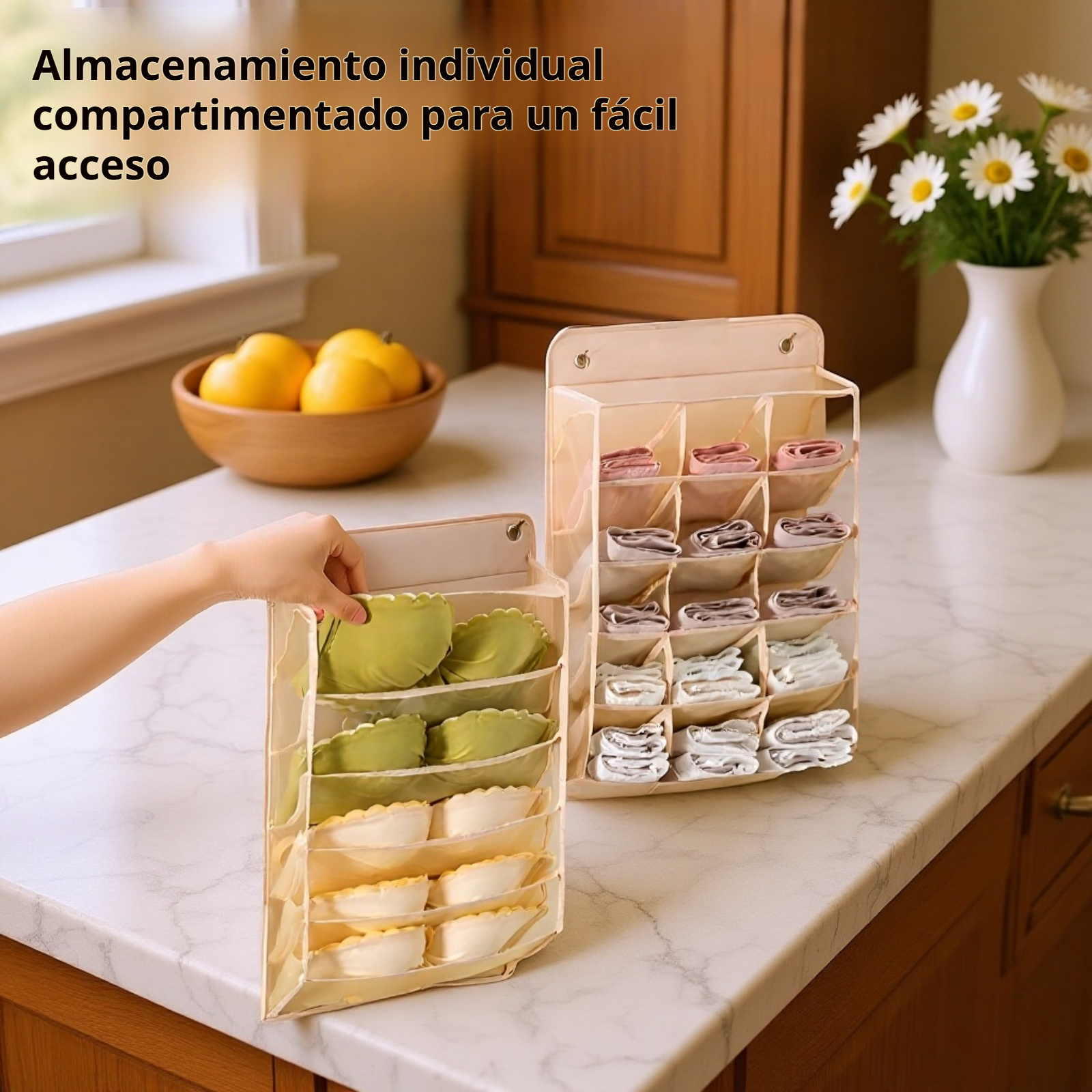 Detalle de bolsillos del organizador de ropa interior