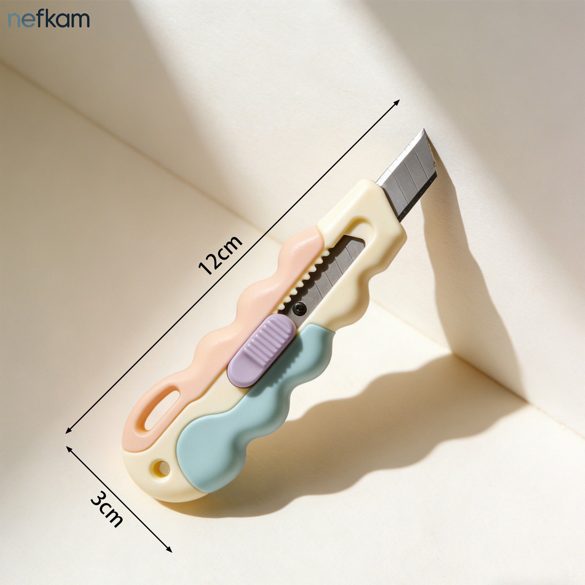 Sharp retractable blade of box cutter