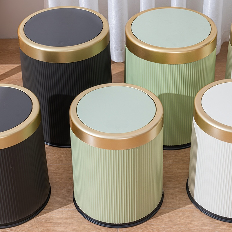 Poubelle à couvercle poussoir