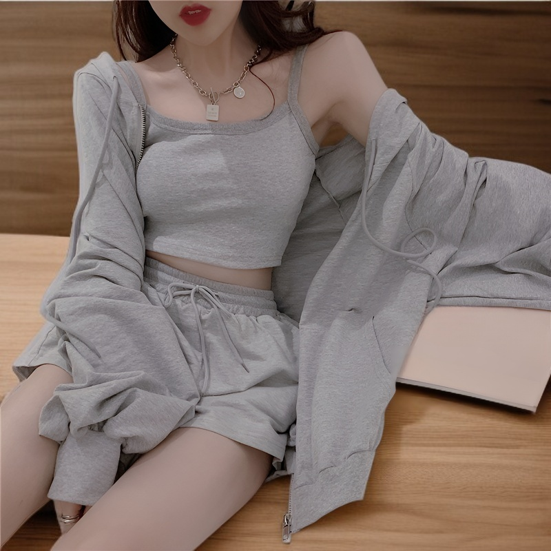 ファッショナブルなスポーツカジュアルセット