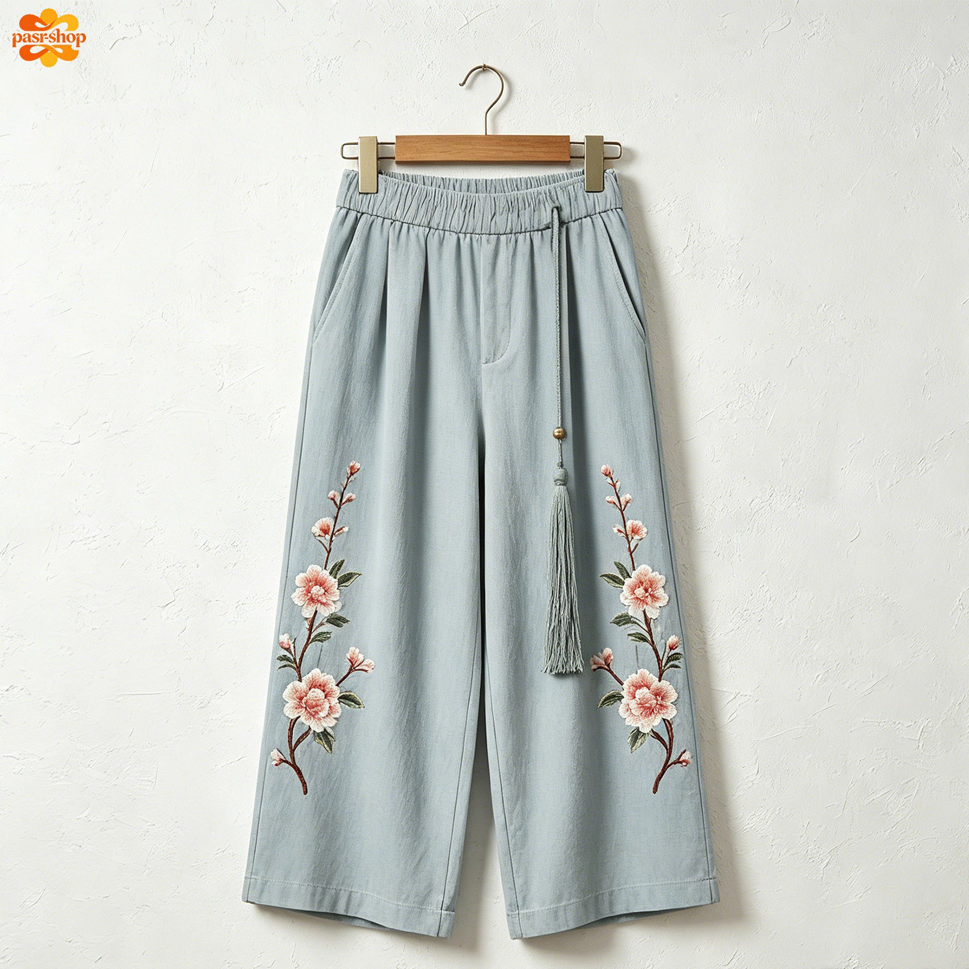 淺藍色刺繡寬腿七分褲正面展示