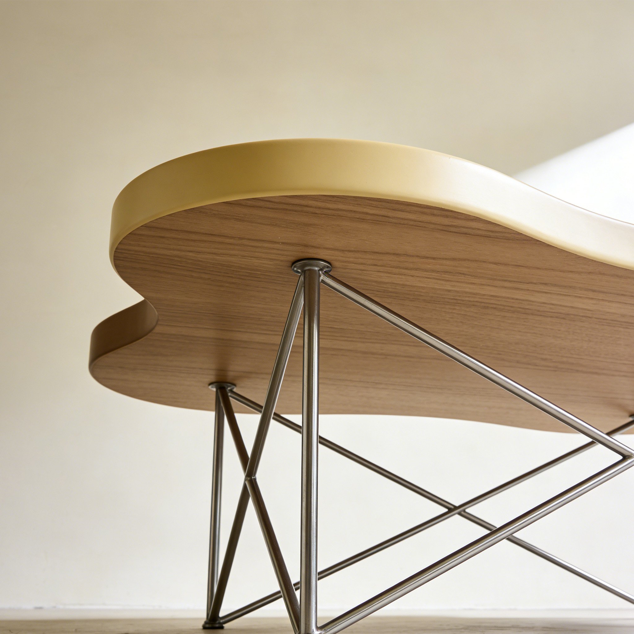 Mesa de centro moderna y sencilla