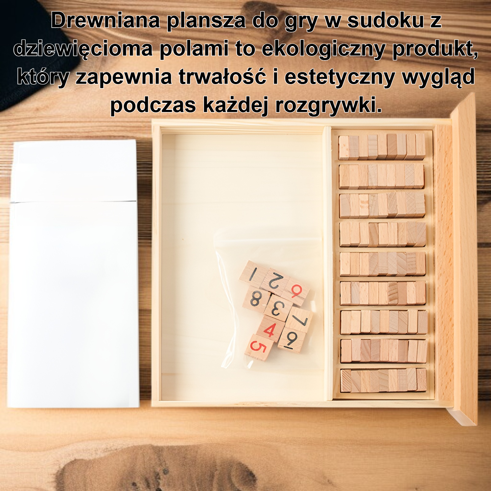 Drewniana plansza do gry w sudoku z dziewięcioma polami