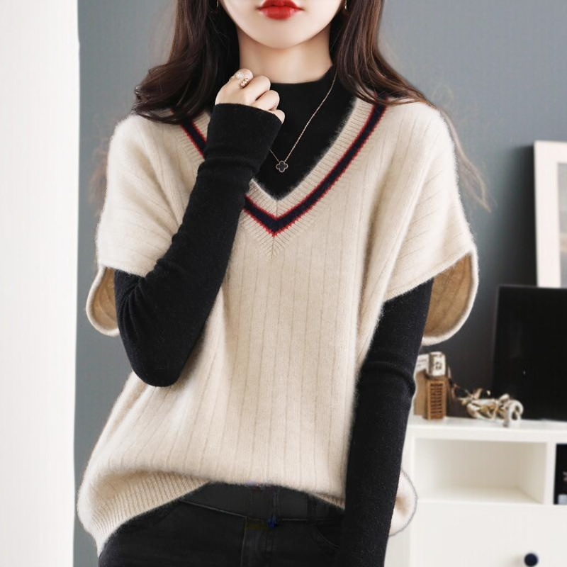 ニットの底の外にゆるいセーターの馬甲女性vネックの肩のセーターの外にゆるい馬甲がついている