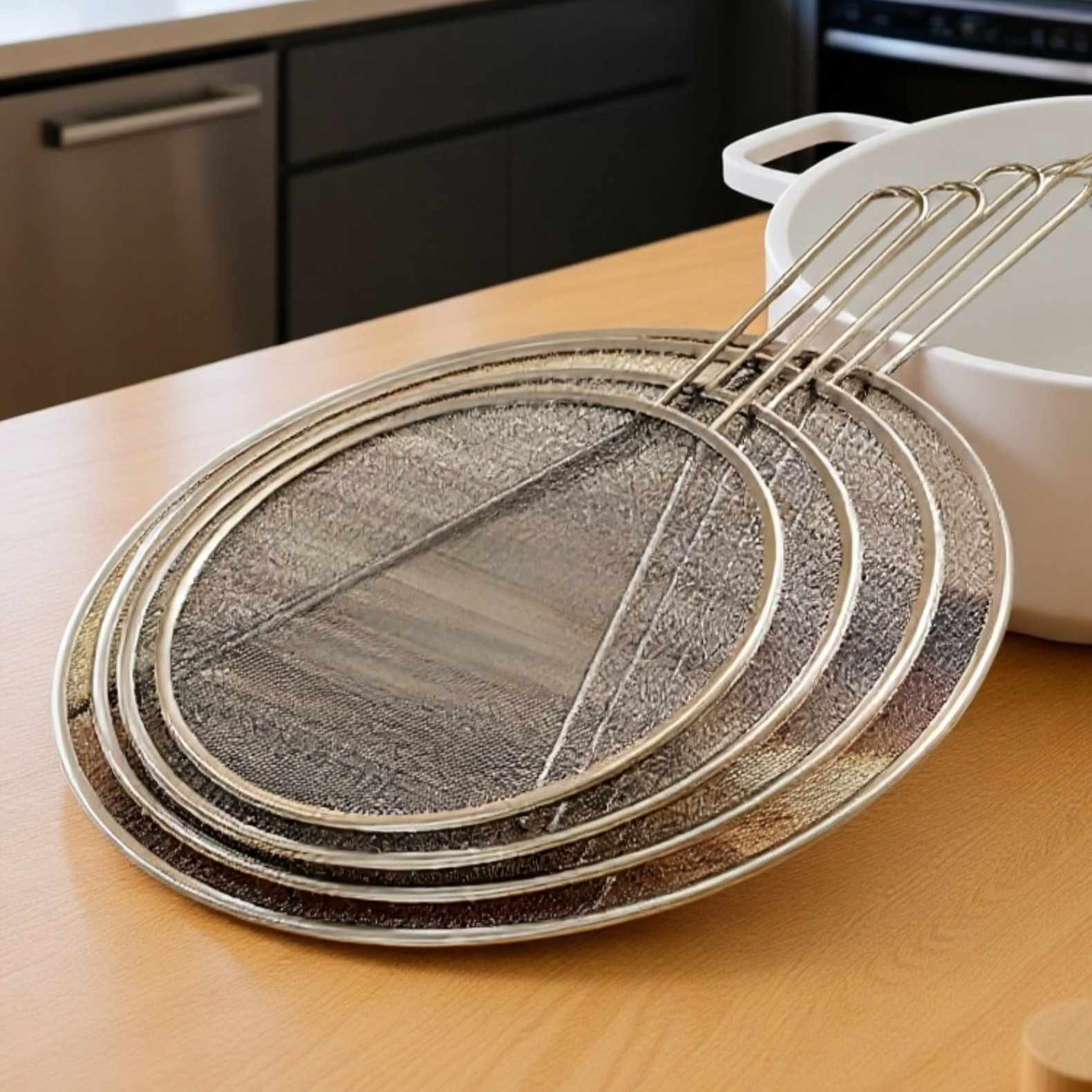 キッチンで使うステンレス製ポットカバー