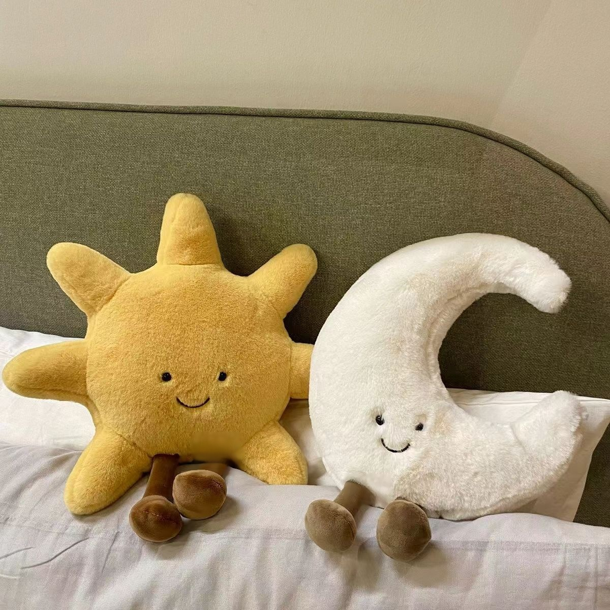 Moon-shaped seat cushion