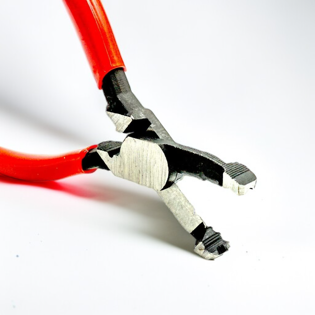 Detalle de la punta del extractor de tornillos multifuncional