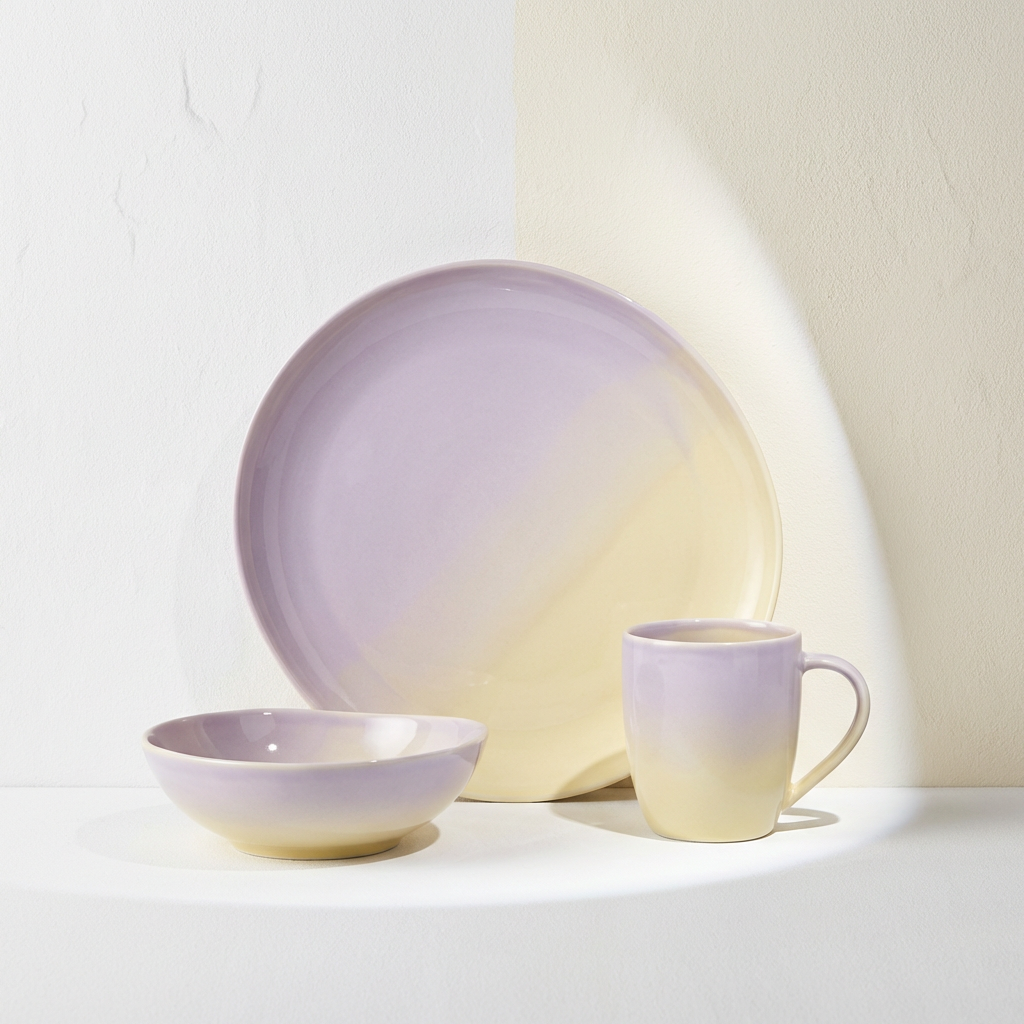 Juego de tres piezas de cuenco y plato de cerámica minimalista