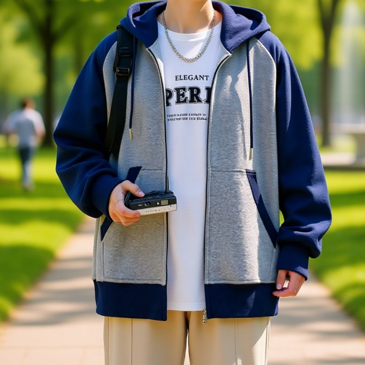 Schwere Kapuzenjacke mit Reißverschluss und Patchwork