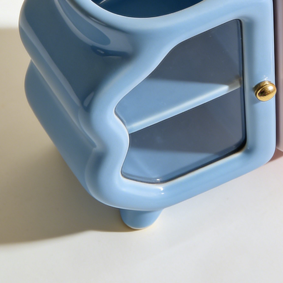 넉넉한 수납공간이 있는 거실장