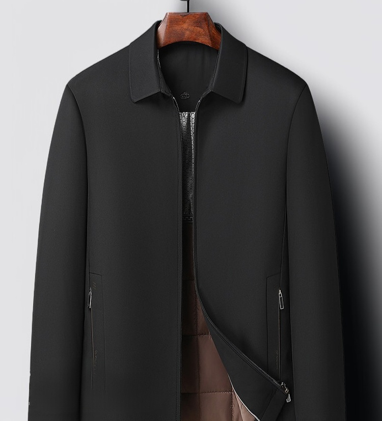 남성용 따뜻한 겨울 다운 재킷 착용 모습