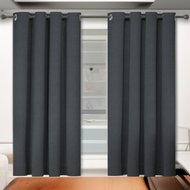 遮光効果を示すカーテンの比較画像