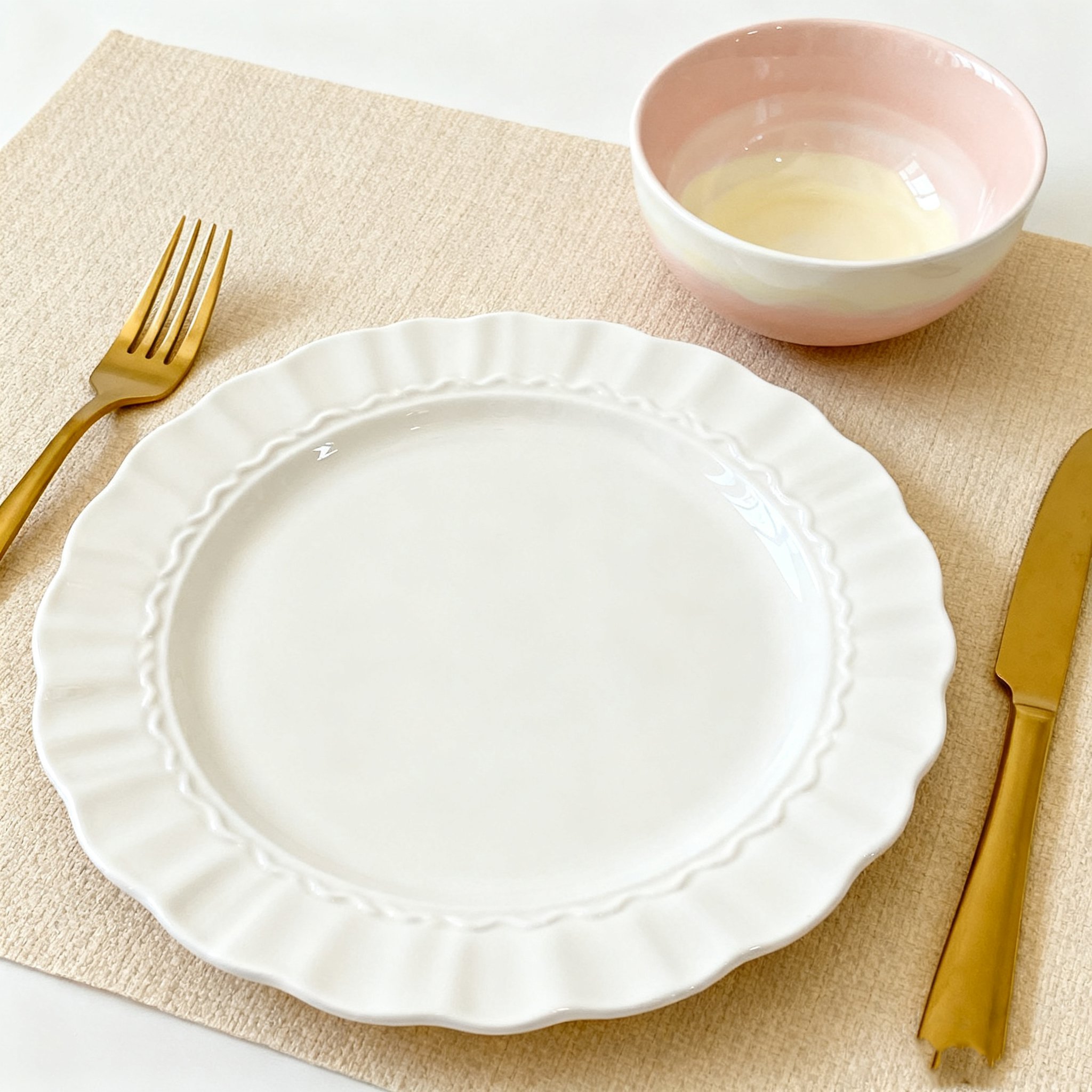 ชุดเครื่องใช้บนโต๊ะอาหารสไตล์ครีม 4 ชุด