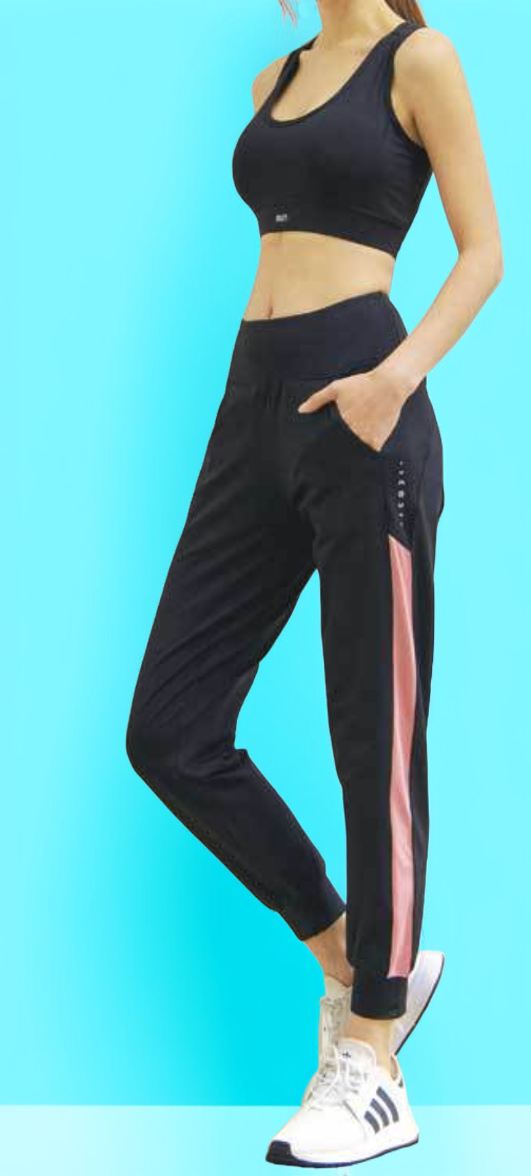 カジュアルスポーツコーディネートのルーズパンツ