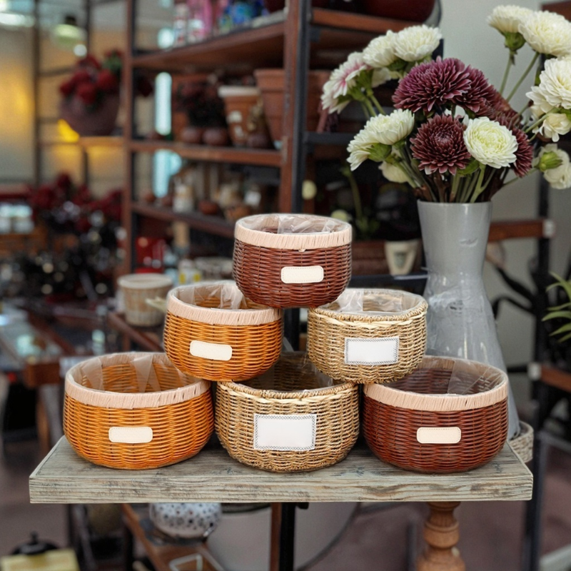 手作りの籐製フラワーバスケット