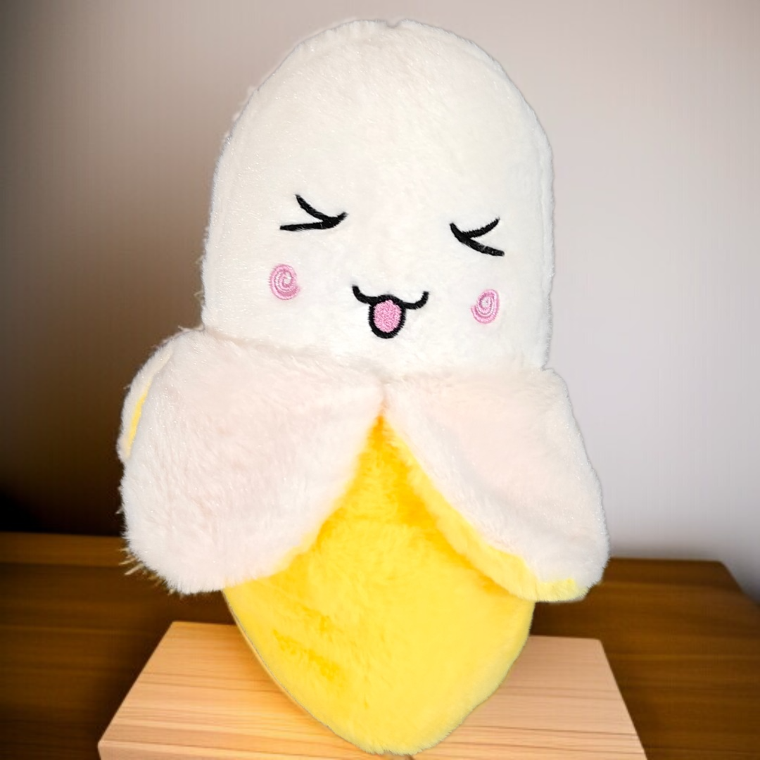 可愛草莓造型毛絨公仔細節