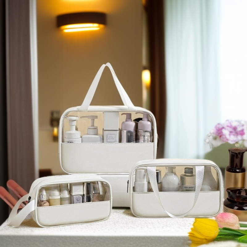 방수 기능을 강조한 투명 파우치