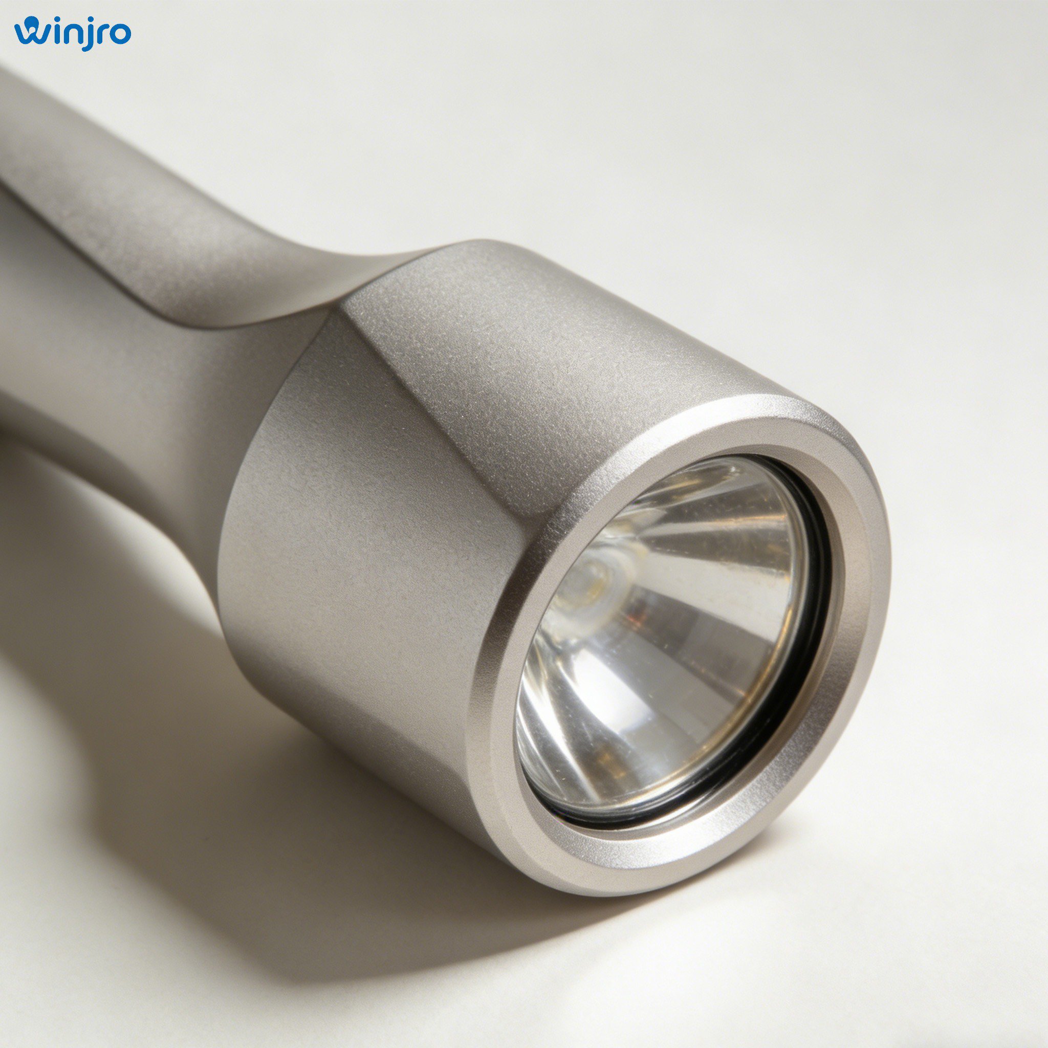 ไฟฉายขนาดเล็กพกพา แสงสว่างจ้า