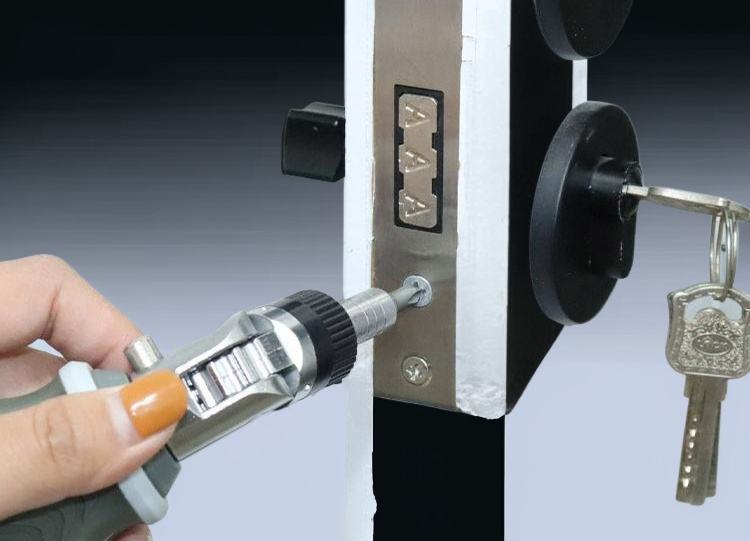 DIY 작업에 활용되는 볼드라이버 세트