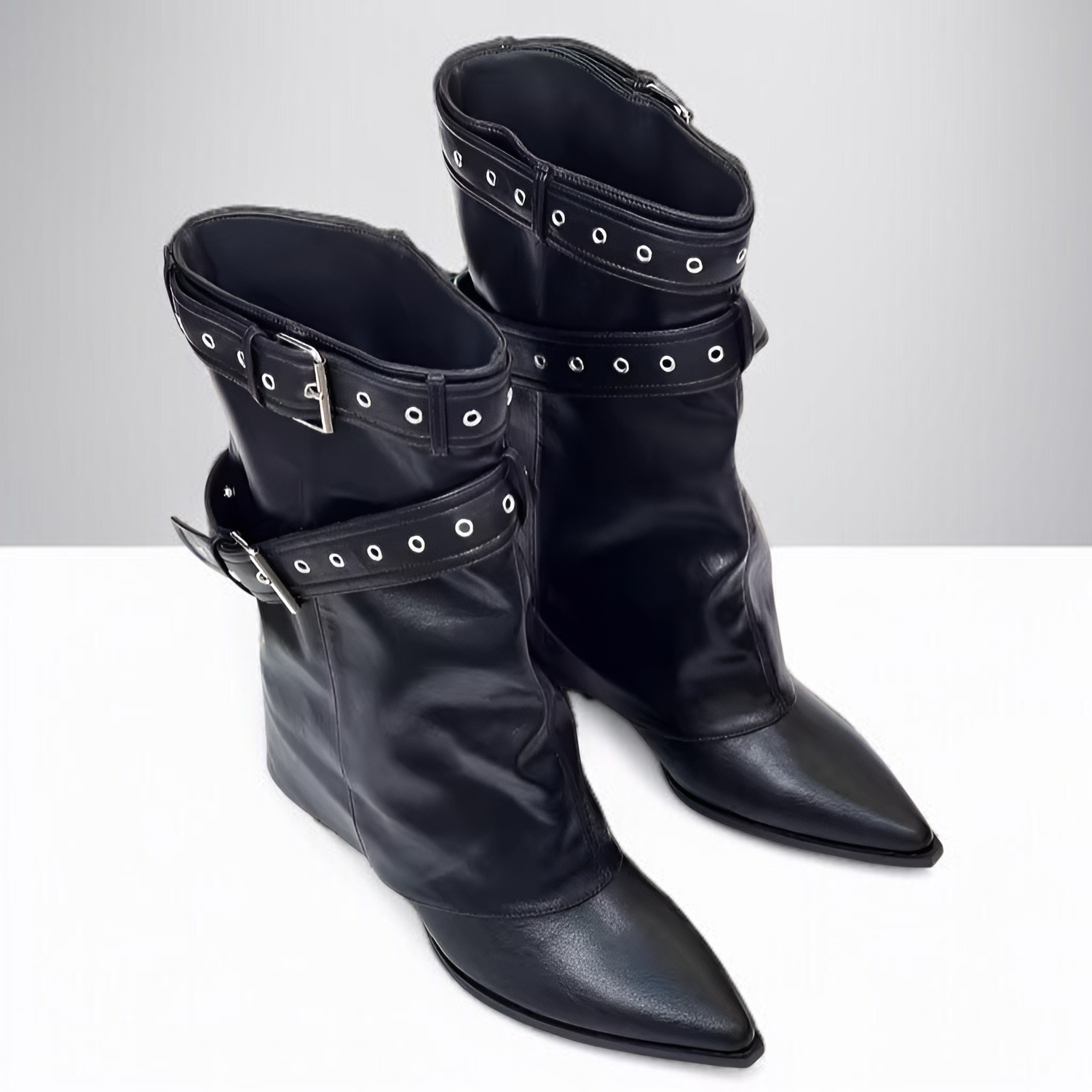 トレンド感溢れる膝下騎士ブーツ