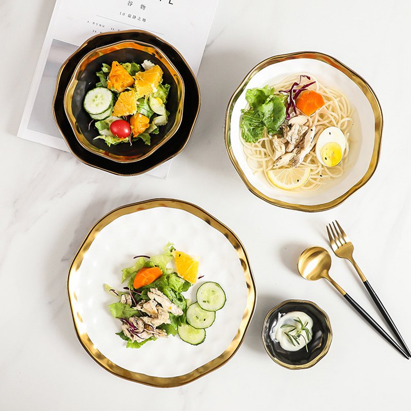 Cuenco redondo de porcelana con borde dorado