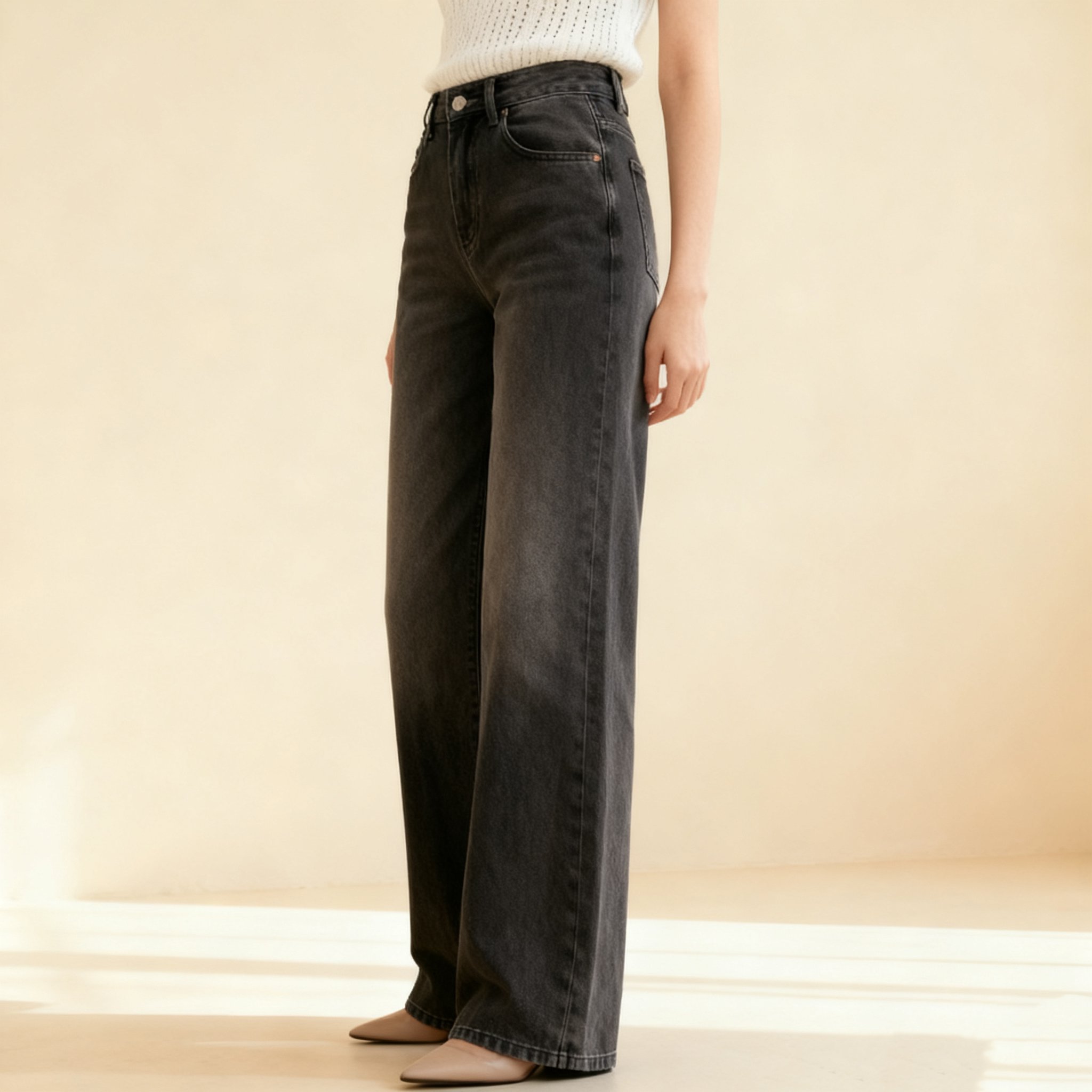 스타일리시한 여성 클래식 청바지 디테일