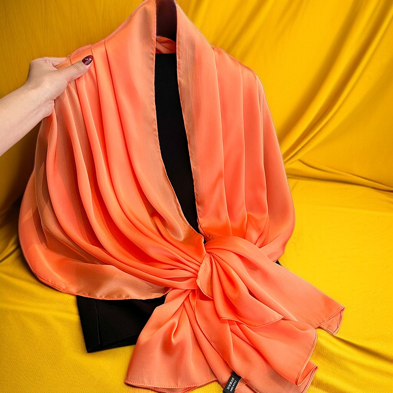 女性用ショールとスカーフ