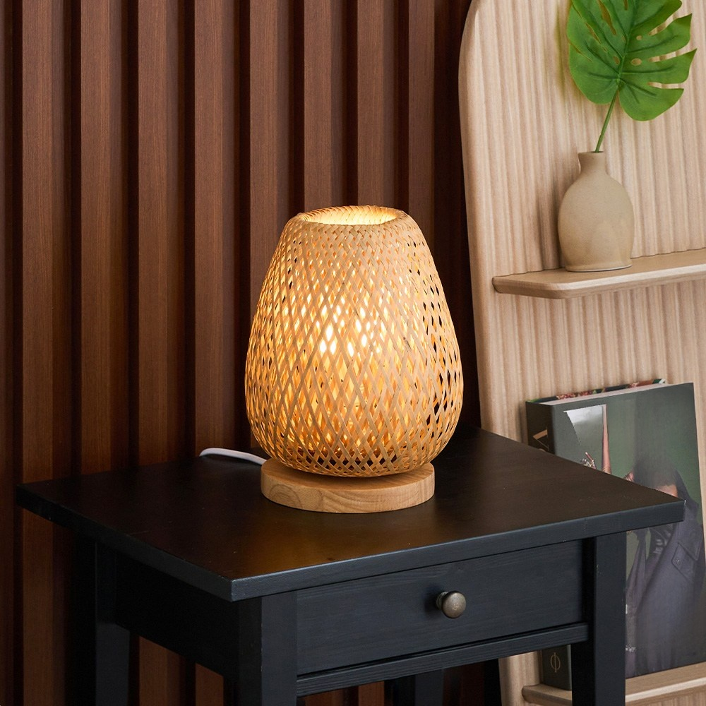 Simple rattan table lamp