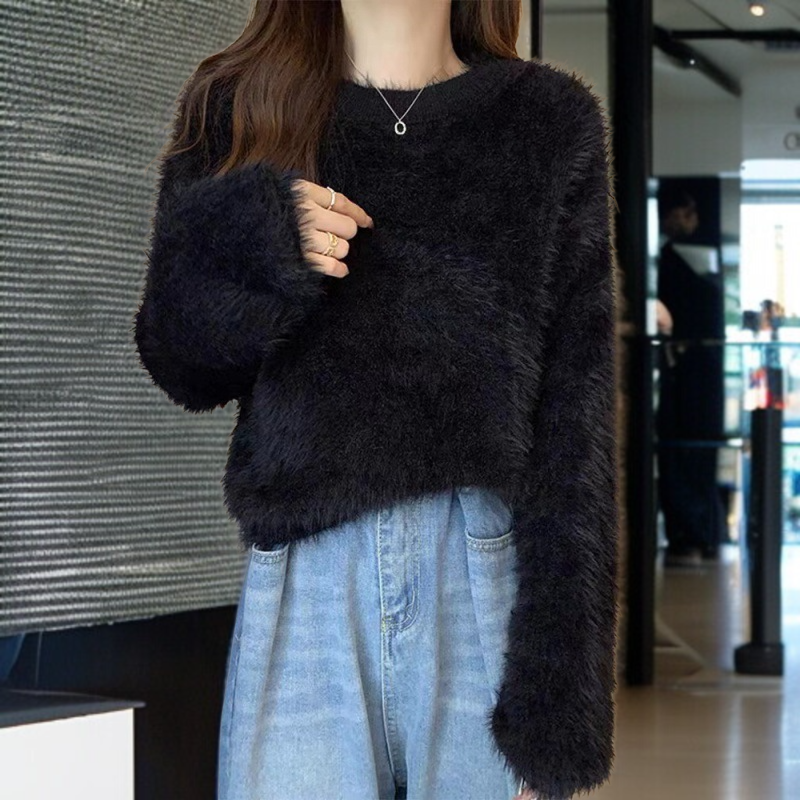 女性の緩い薄いニットトップショート模造ミンクのセーター