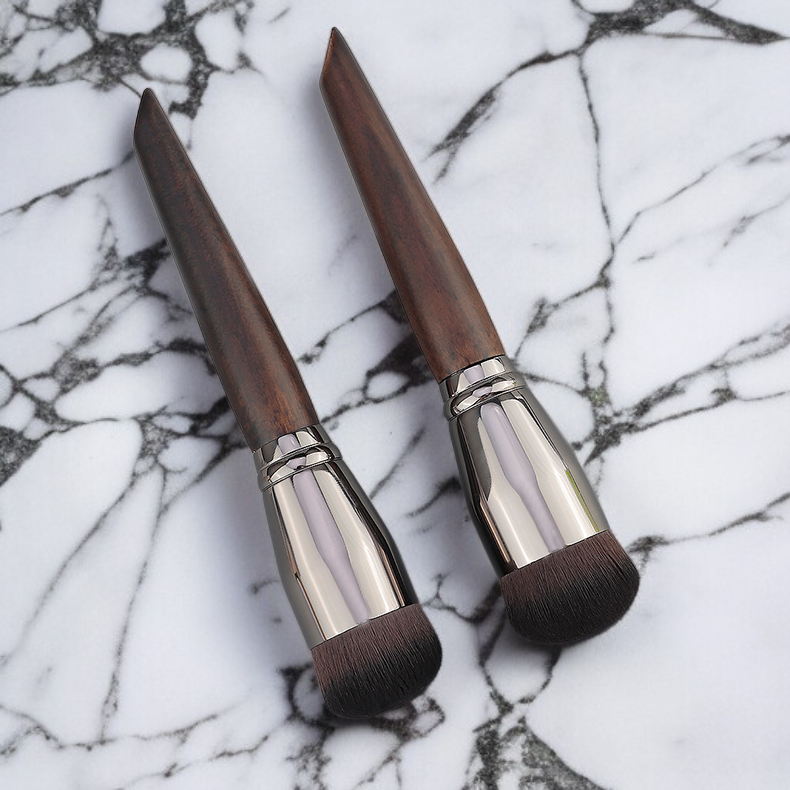 高品質化粧道具の丸頭ブラシ